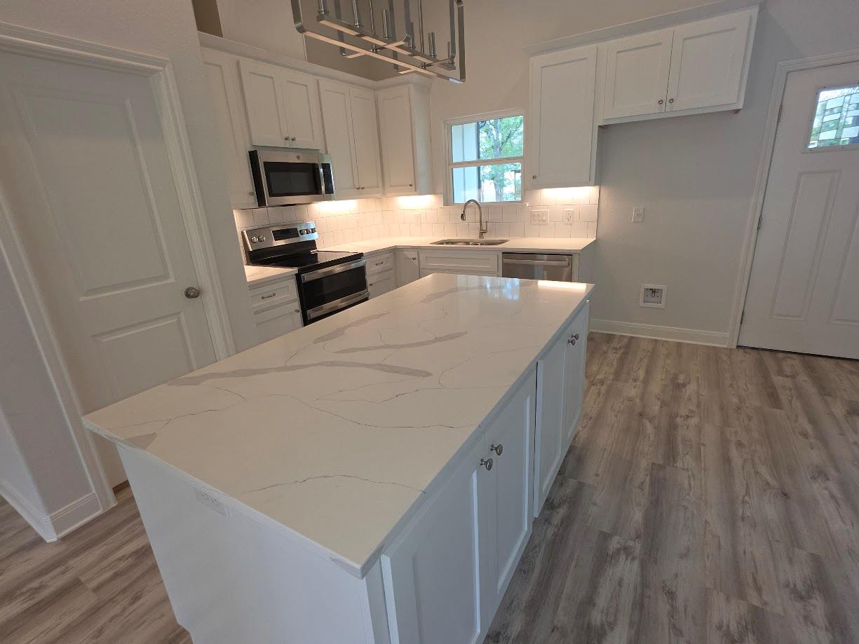 110 E Kikipua Ln, Bastrop, TX 78602