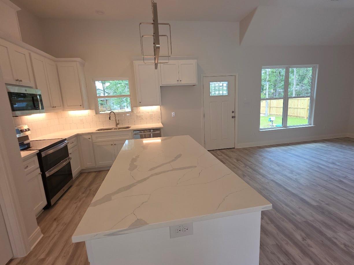 110 E Kikipua Ln, Bastrop, TX 78602