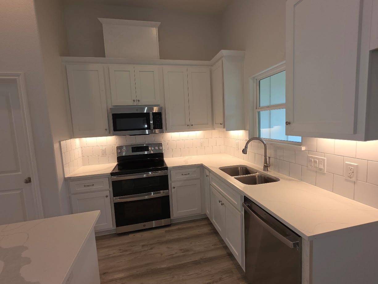 110 E Kikipua Ln, Bastrop, TX 78602