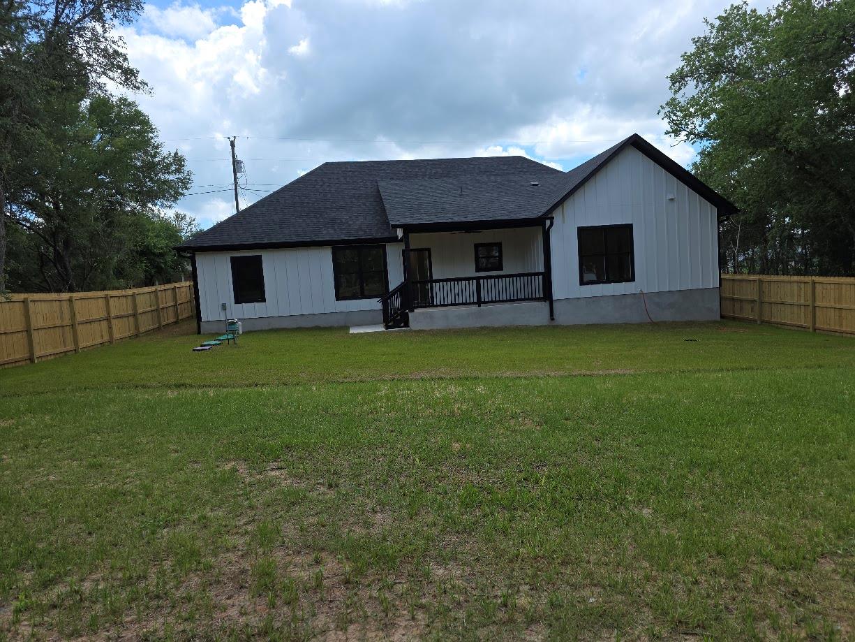 110 E Kikipua Ln, Bastrop, TX 78602