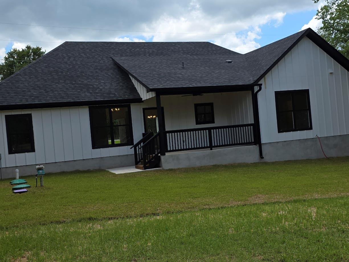 110 E Kikipua Ln, Bastrop, TX 78602