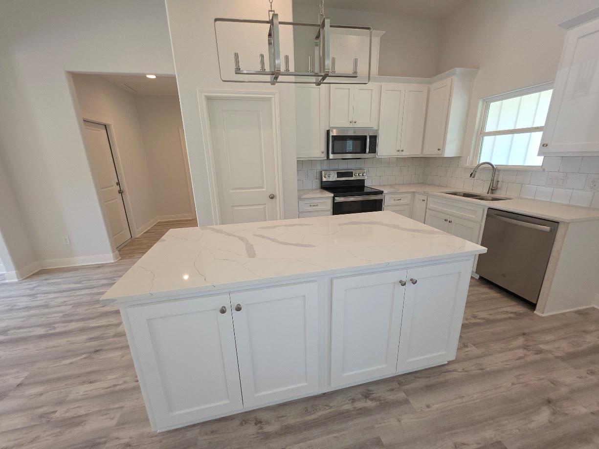 110 E Kikipua Ln, Bastrop, TX 78602