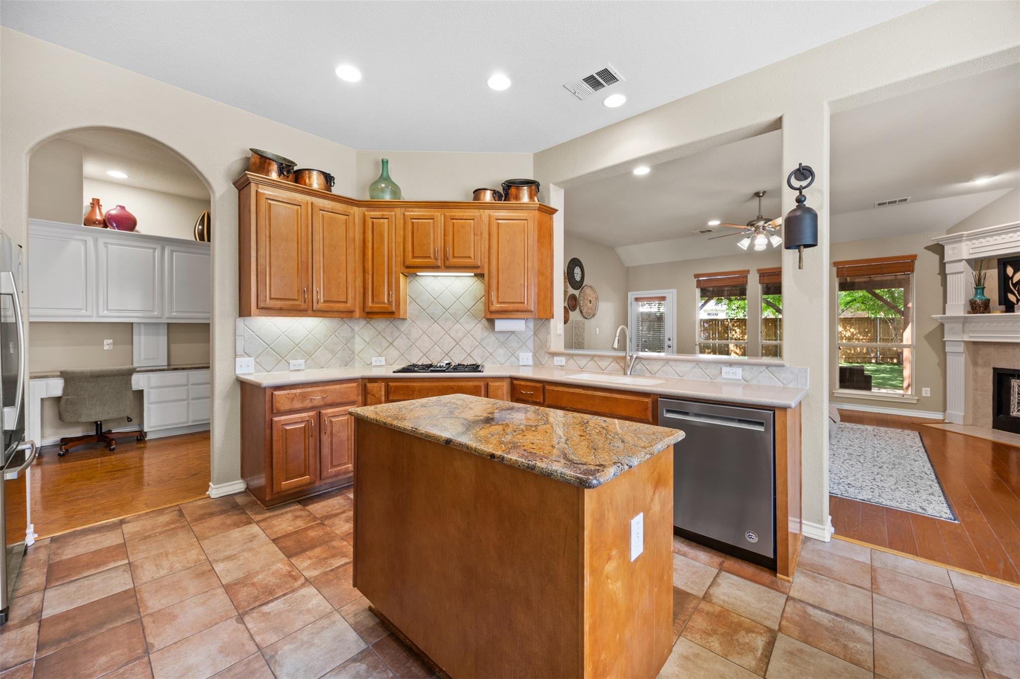 2925 Plantation Dr, Round Rock, TX 78681