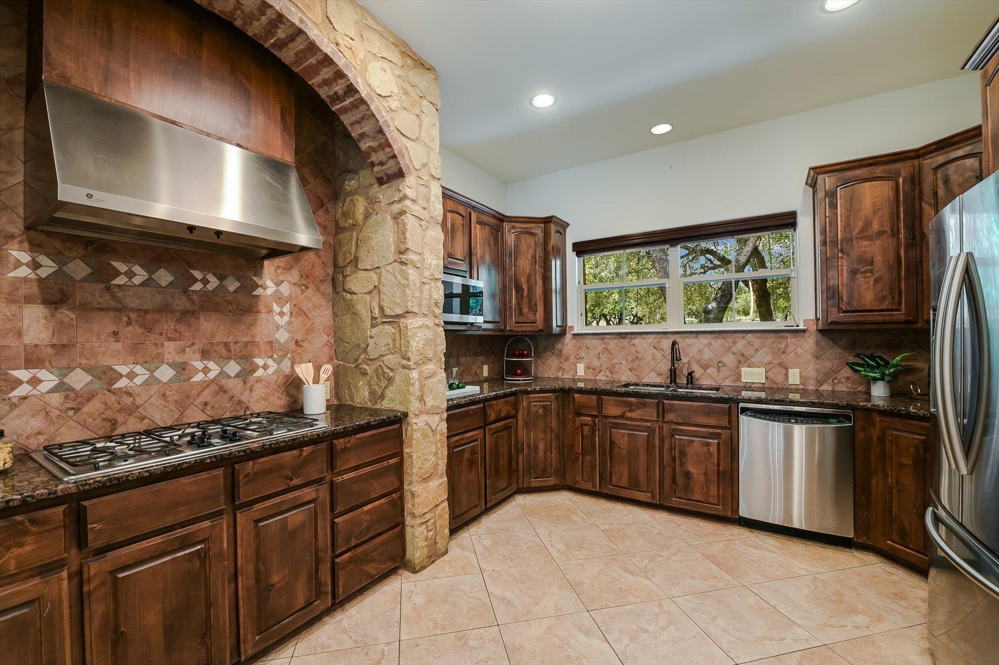 524 Highland Spring Ln, Georgetown, TX 78633