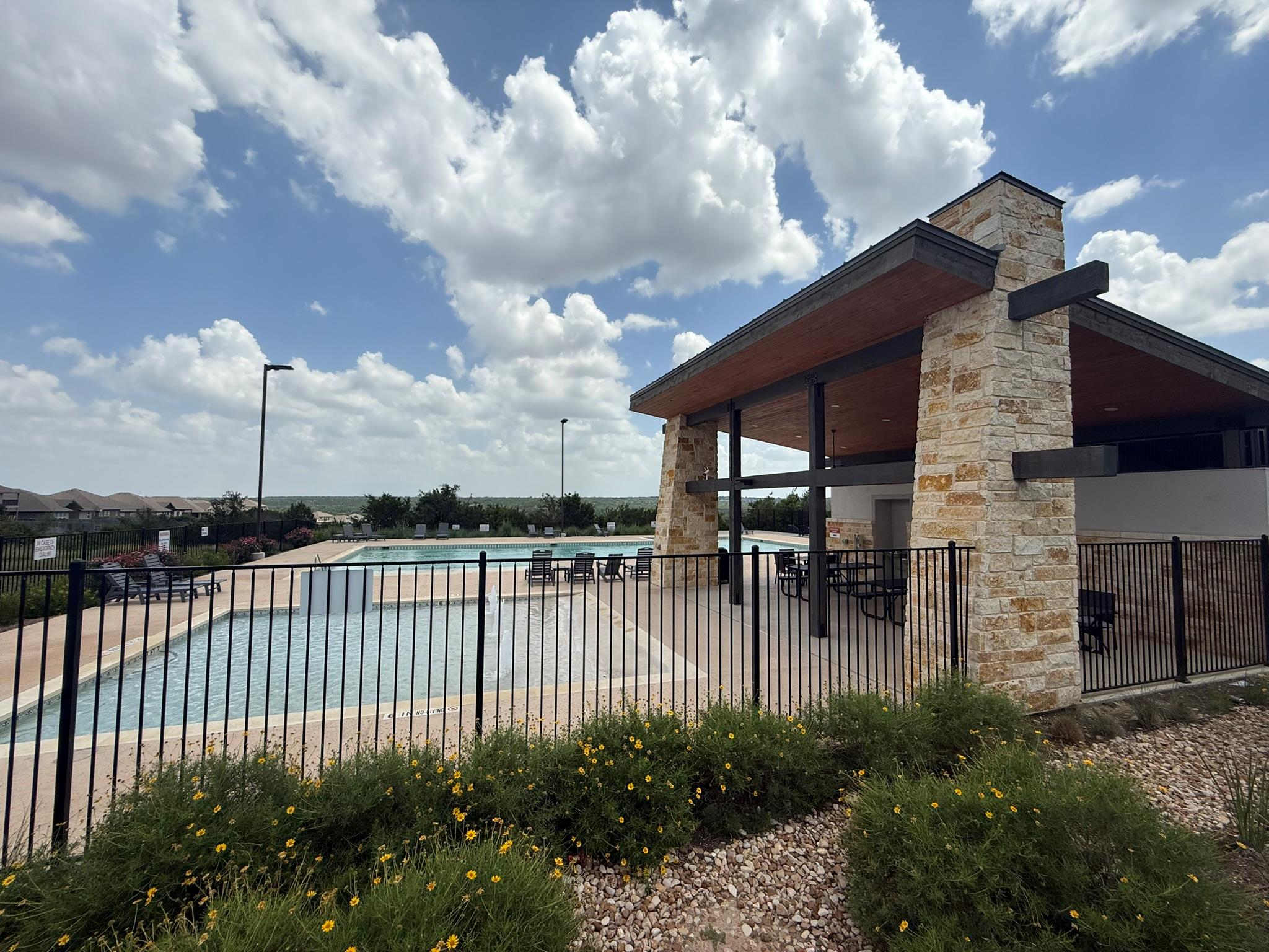 621 PINNACLE VIEW Dr, Georgetown, TX 78628