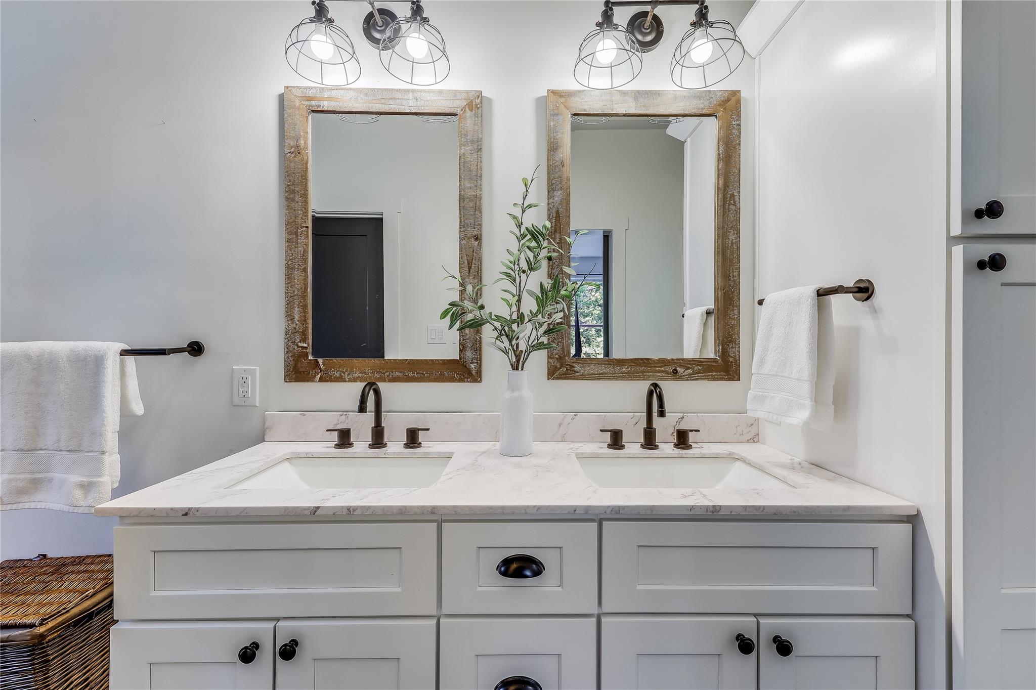 20008 Victoria Chase Rd, Lago Vista, TX 78645