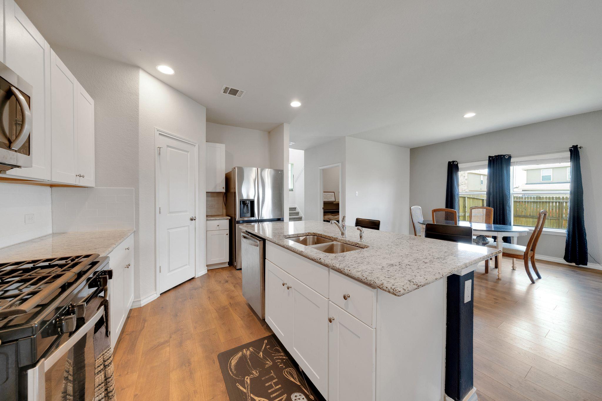 390 Lost Maples Dr, New Braunfels, TX 78130