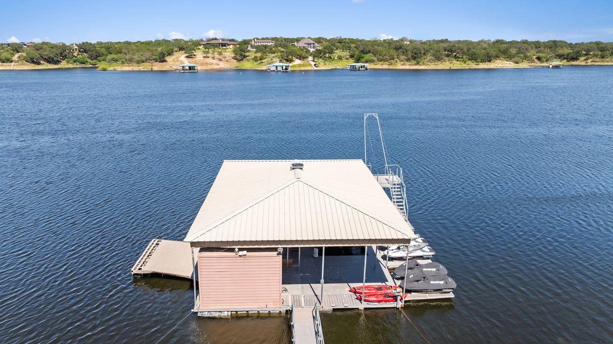 1216 Travis Bluff Way, Spicewood, TX 78669