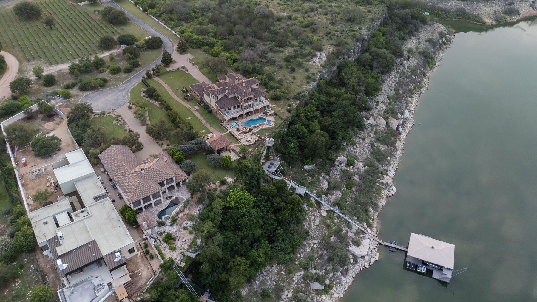 1216 Travis Bluff Way, Spicewood, TX 78669