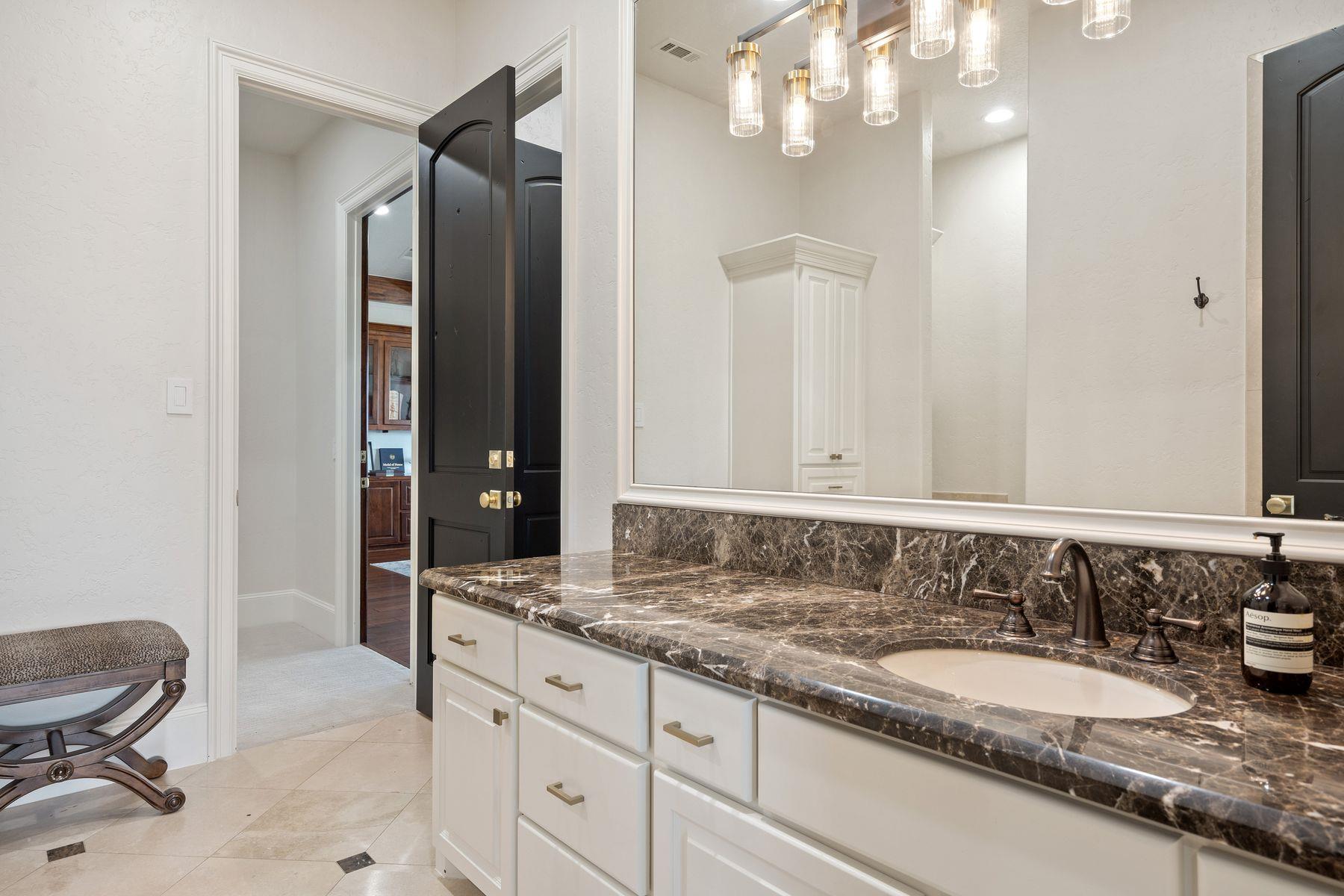 1216 Travis Bluff Way, Spicewood, TX 78669