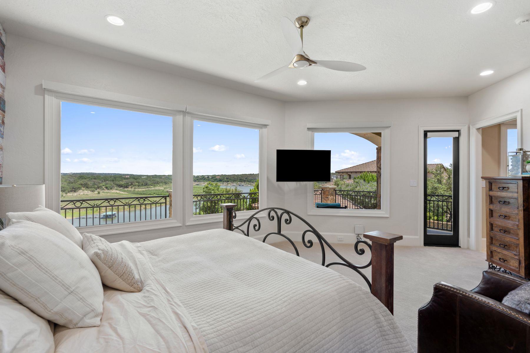 1216 Travis Bluff Way, Spicewood, TX 78669