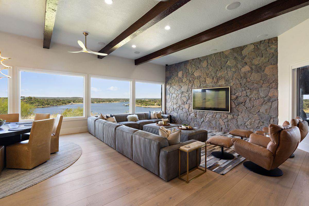 1216 Travis Bluff Way, Spicewood, TX 78669