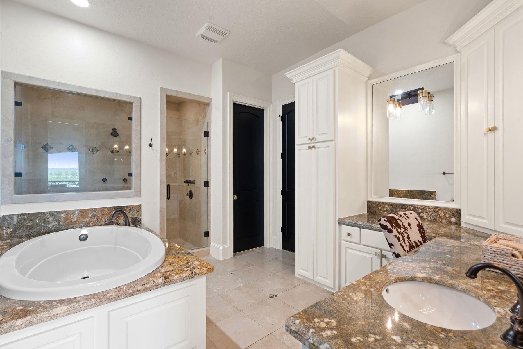 1216 Travis Bluff Way, Spicewood, TX 78669