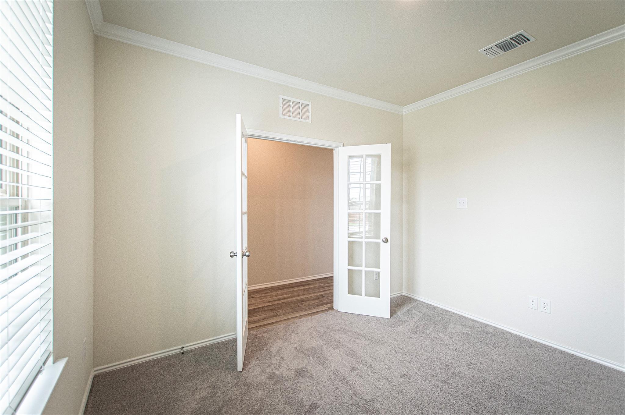 301 The Duke Dr, Jarrell, TX 76537