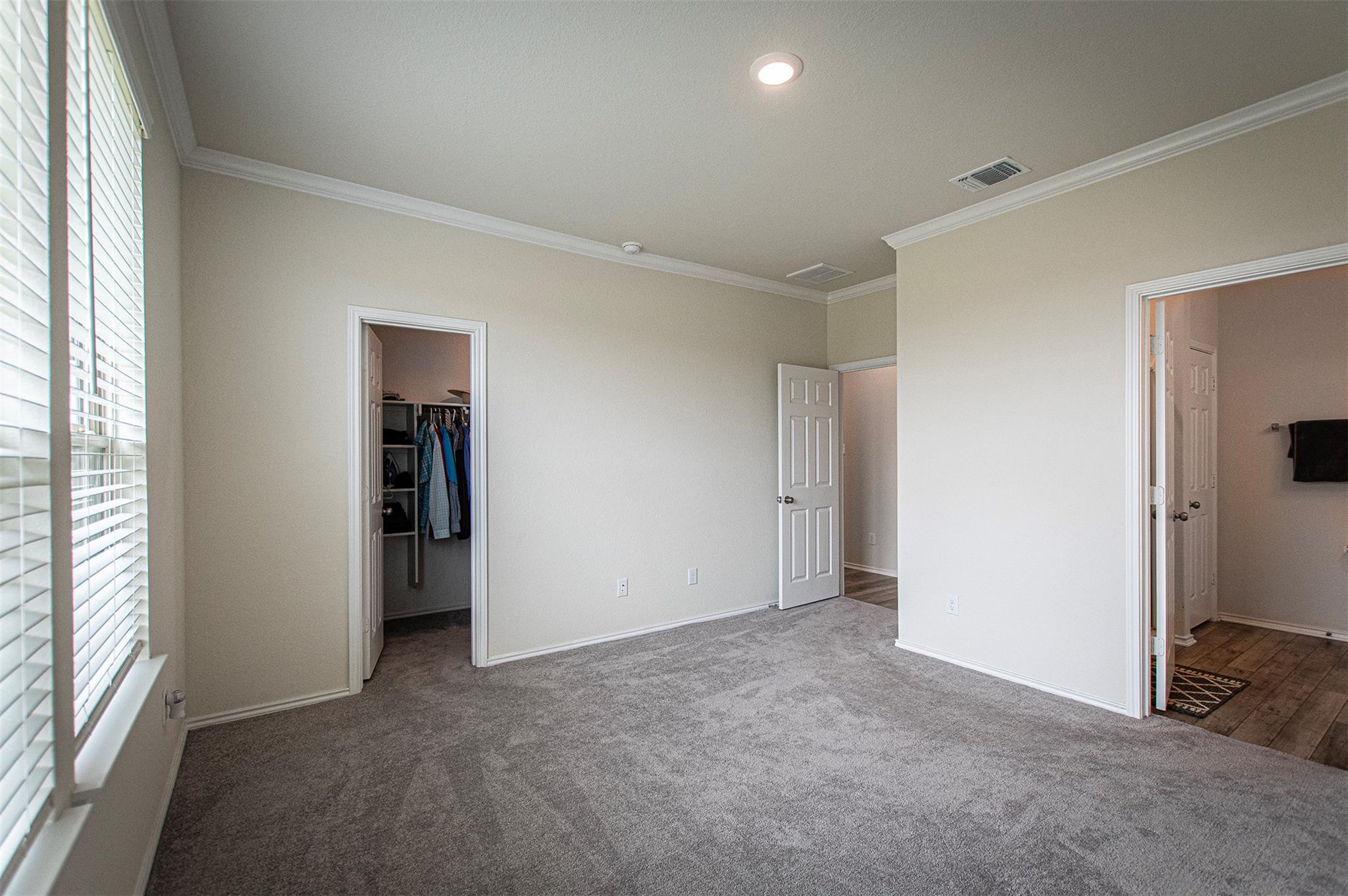 301 The Duke Dr, Jarrell, TX 76537