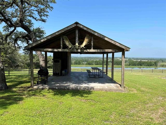 534 Scotts School Rd, Flatonia, TX 78941