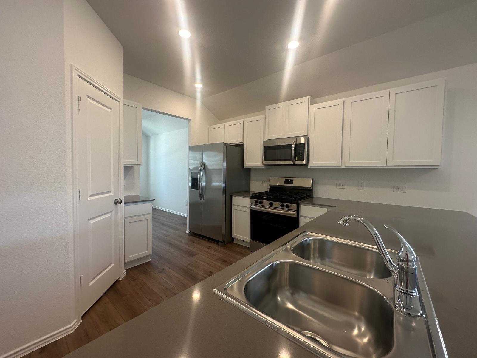 453 Alamito Ave, Kyle, TX 78640