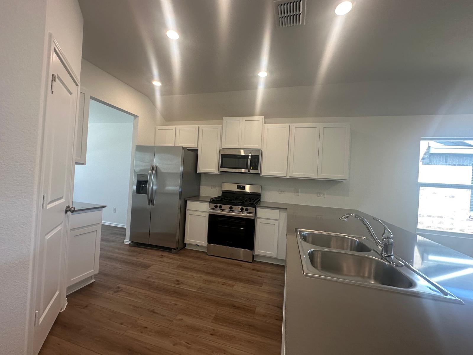 453 Alamito Ave, Kyle, TX 78640