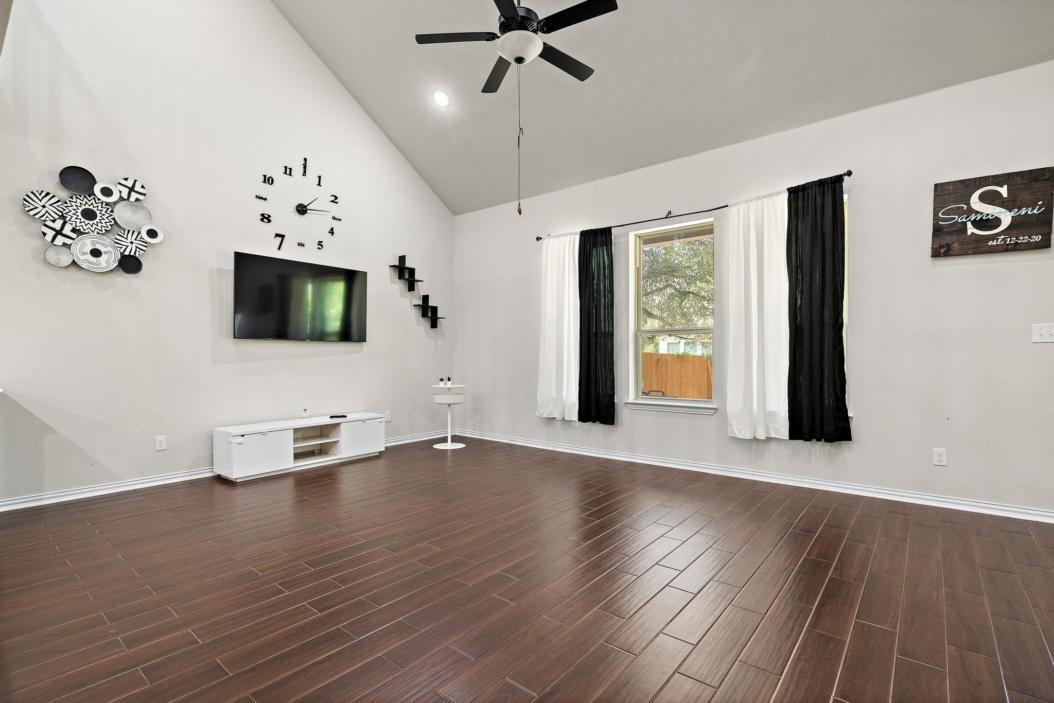 2433 Roaring River Trl, Leander, TX 78641