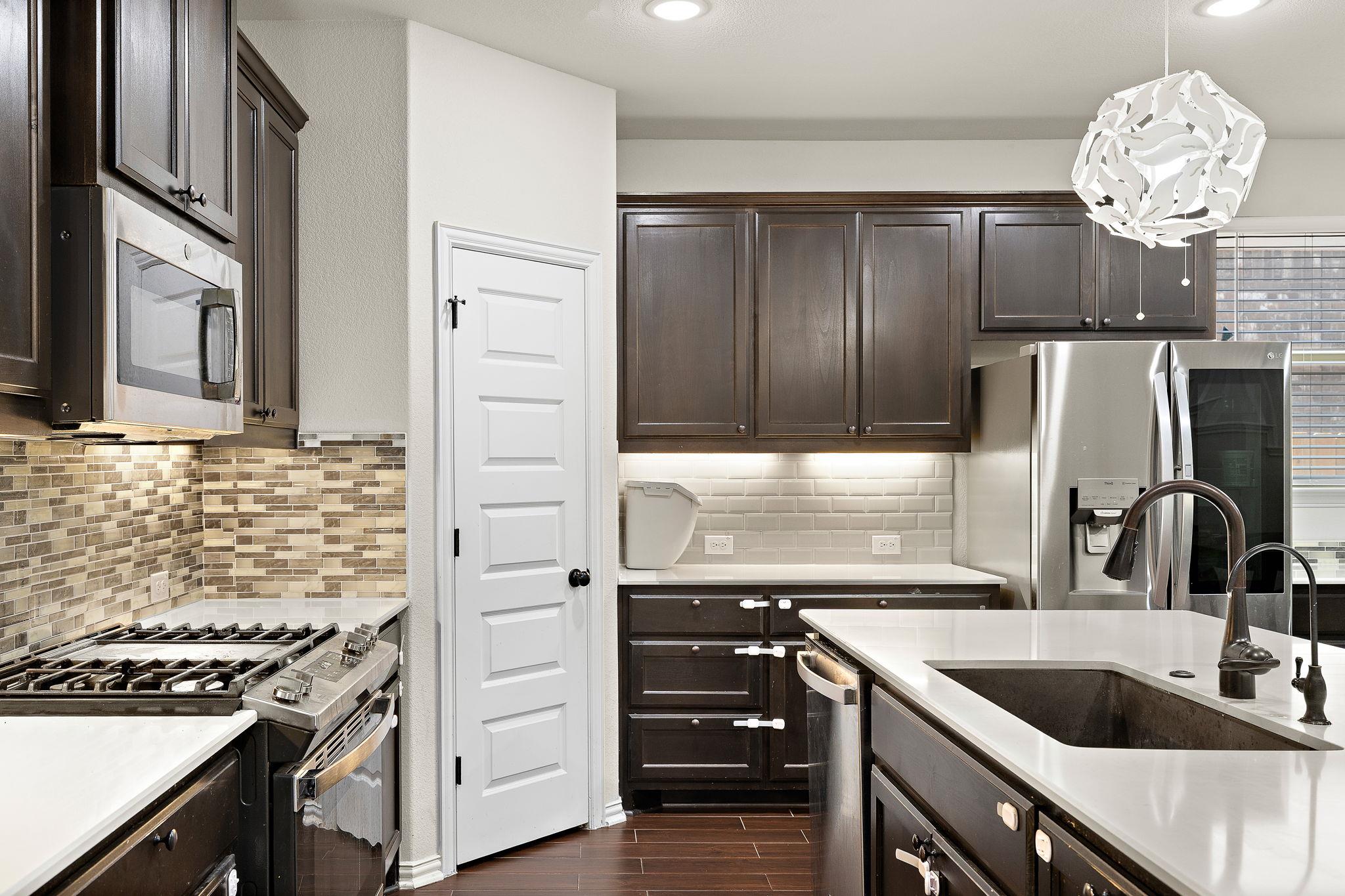 2433 Roaring River Trl, Leander, TX 78641