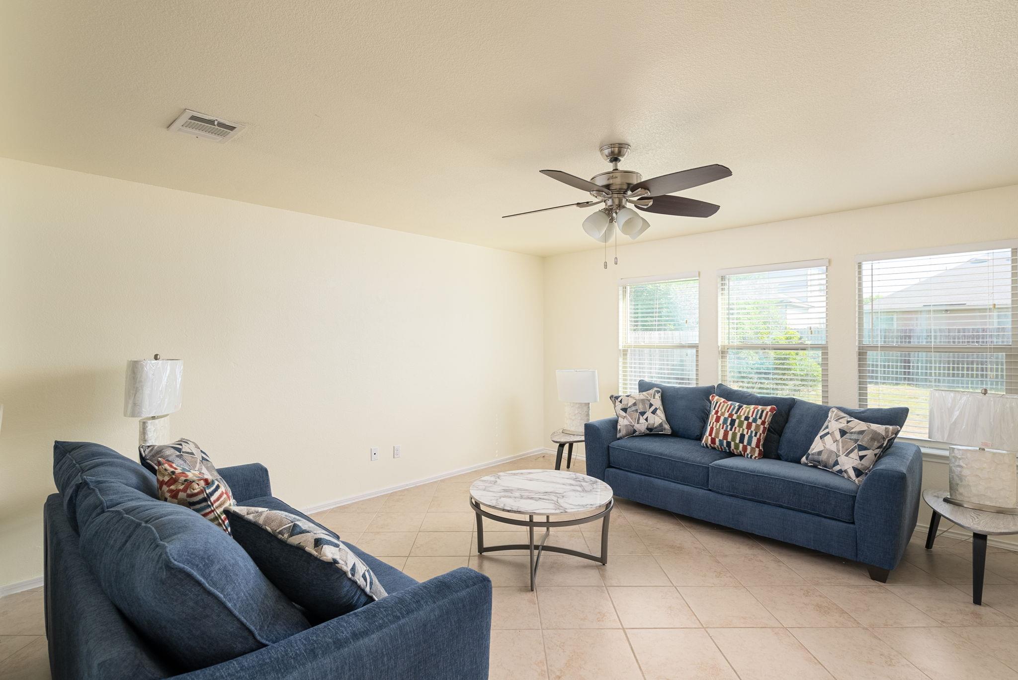 1012 Oatmeal Dr, Pflugerville, TX 78660