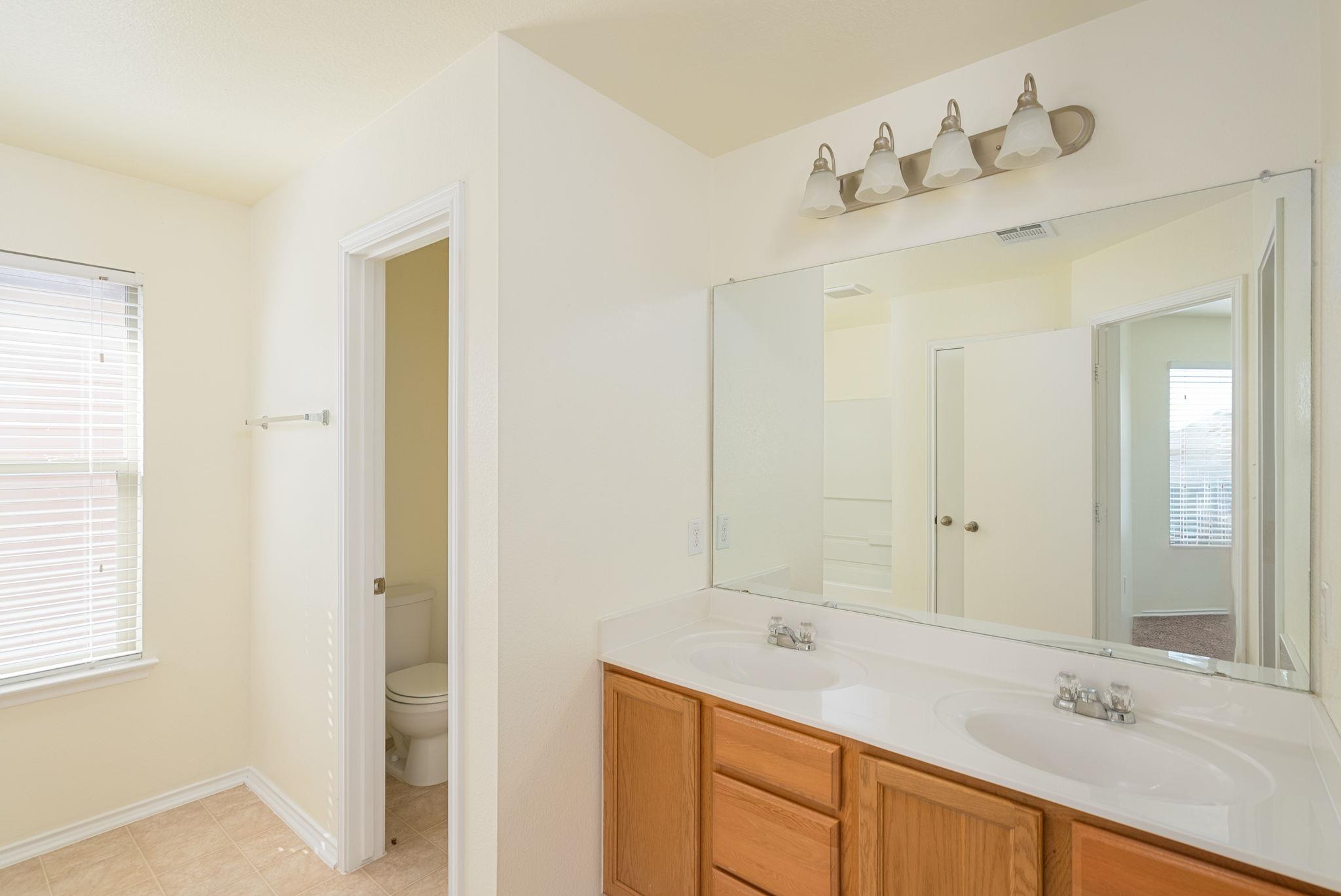1012 Oatmeal Dr, Pflugerville, TX 78660