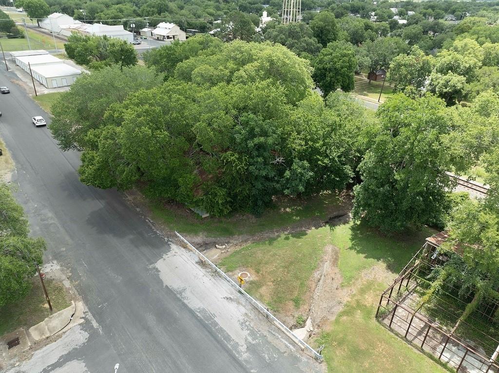 718 North Main St, Schulenburg, TX 78956