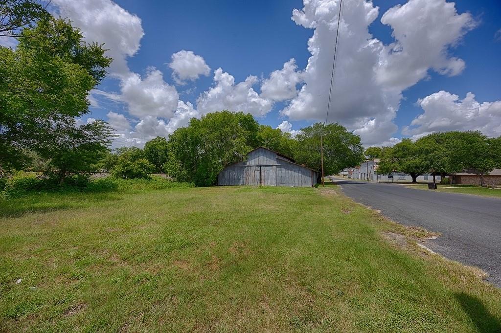 718 North Main St, Schulenburg, TX 78956