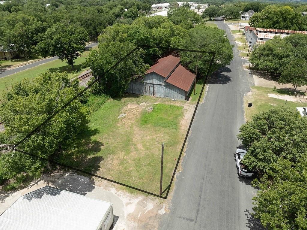 718 North Main St, Schulenburg, TX 78956