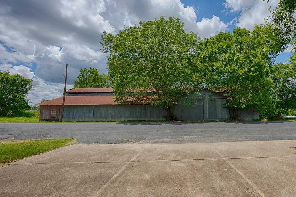 718 North Main St, Schulenburg, TX 78956