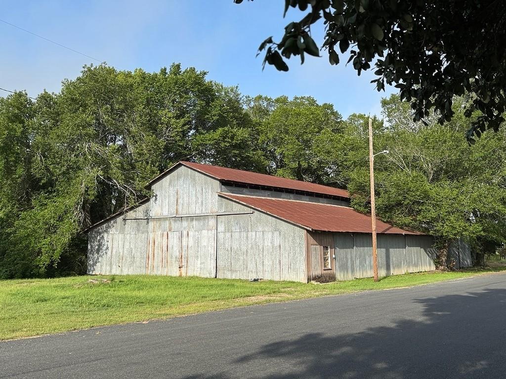 718 North Main St, Schulenburg, TX 78956