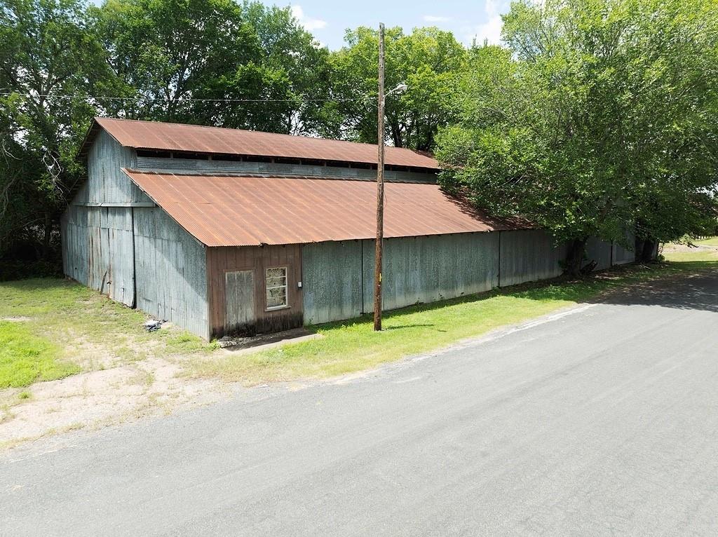 718 North Main St, Schulenburg, TX 78956