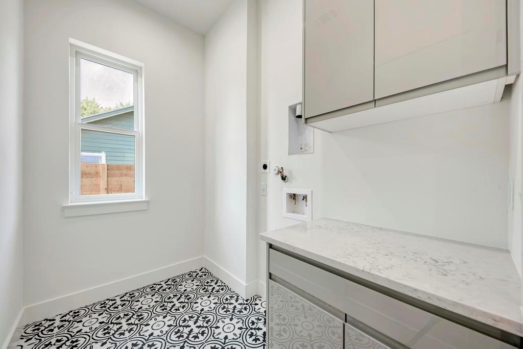 200 Tillery Sq # 1, Austin, TX 78702