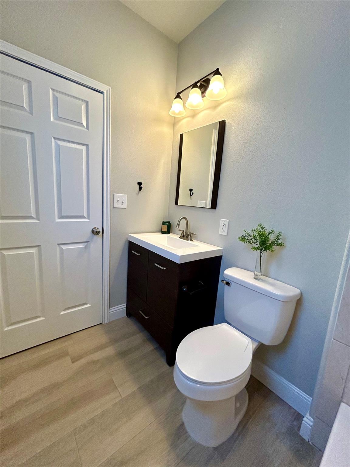 3805 E Us-290 Highway E, Paige, TX 78659
