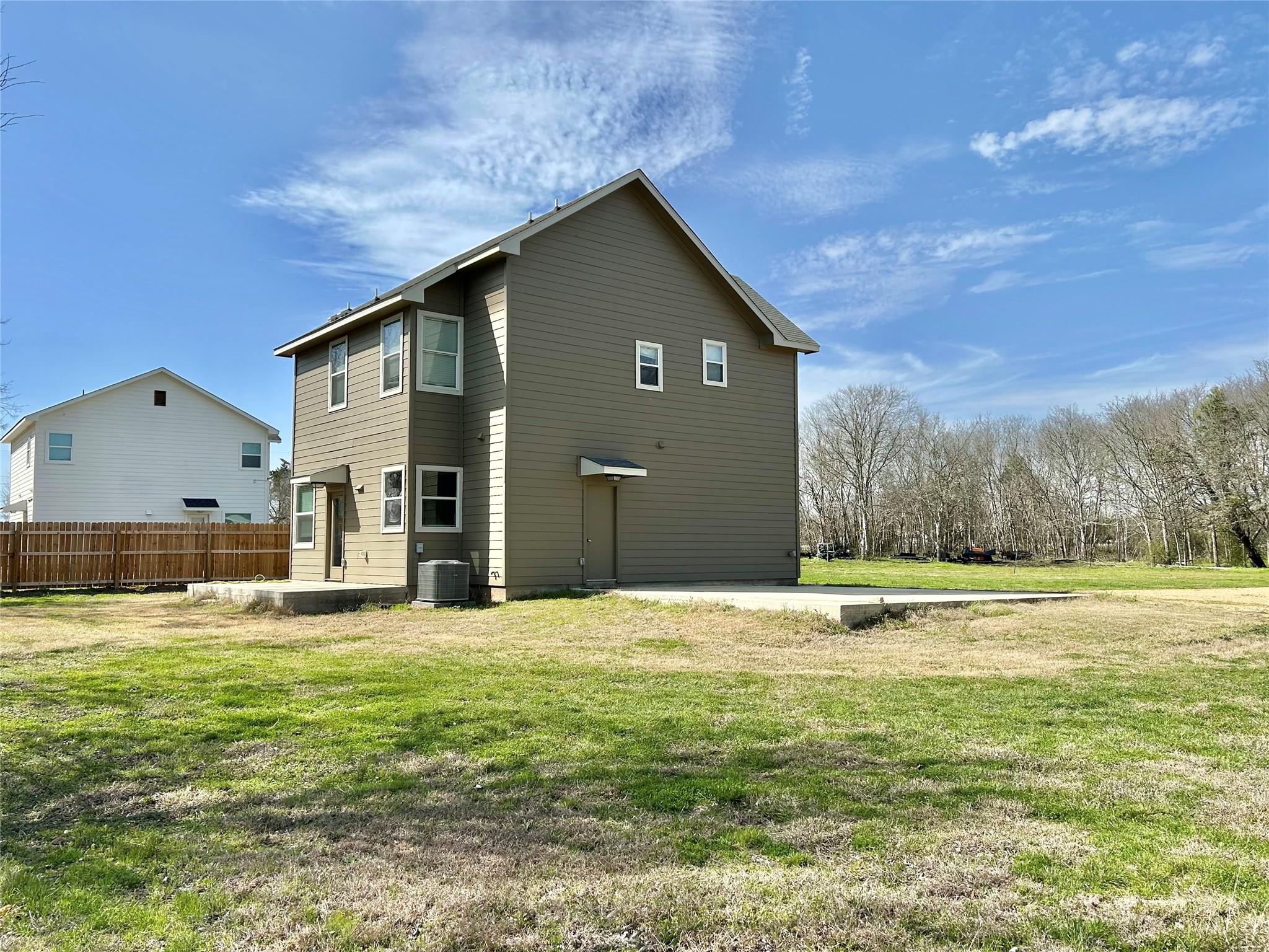 3805 E Us-290 Highway E, Paige, TX 78659