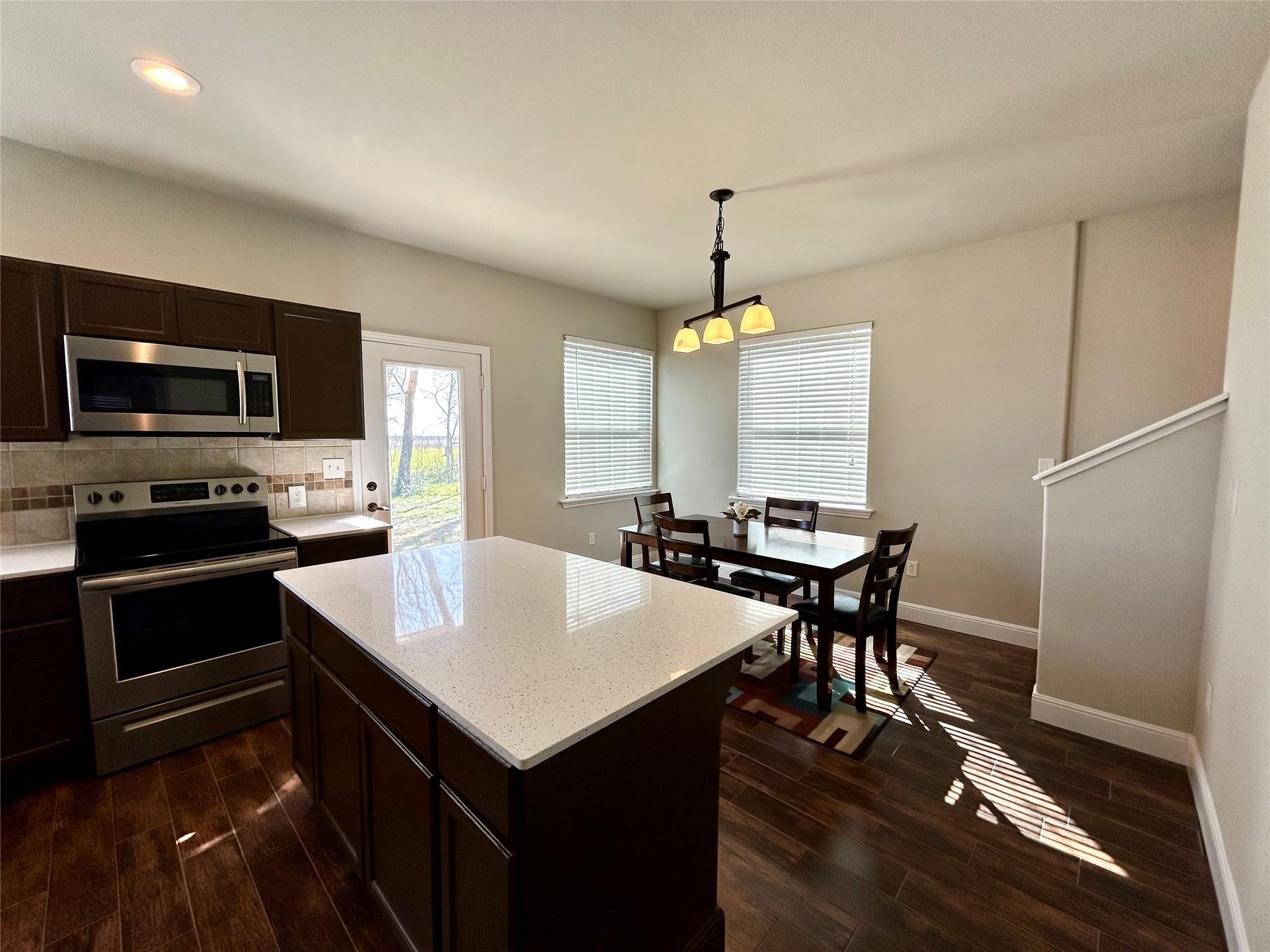 3805 E Us-290 Highway E, Paige, TX 78659