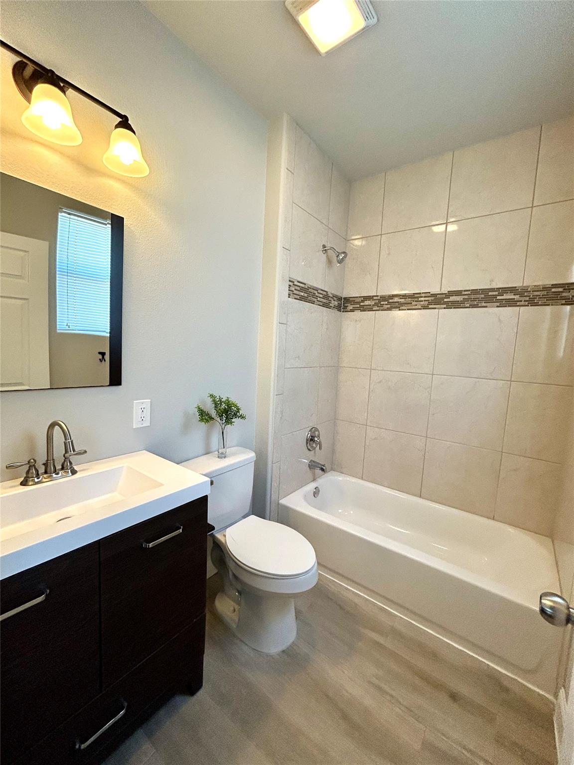 3805 E Us-290 Highway E, Paige, TX 78659