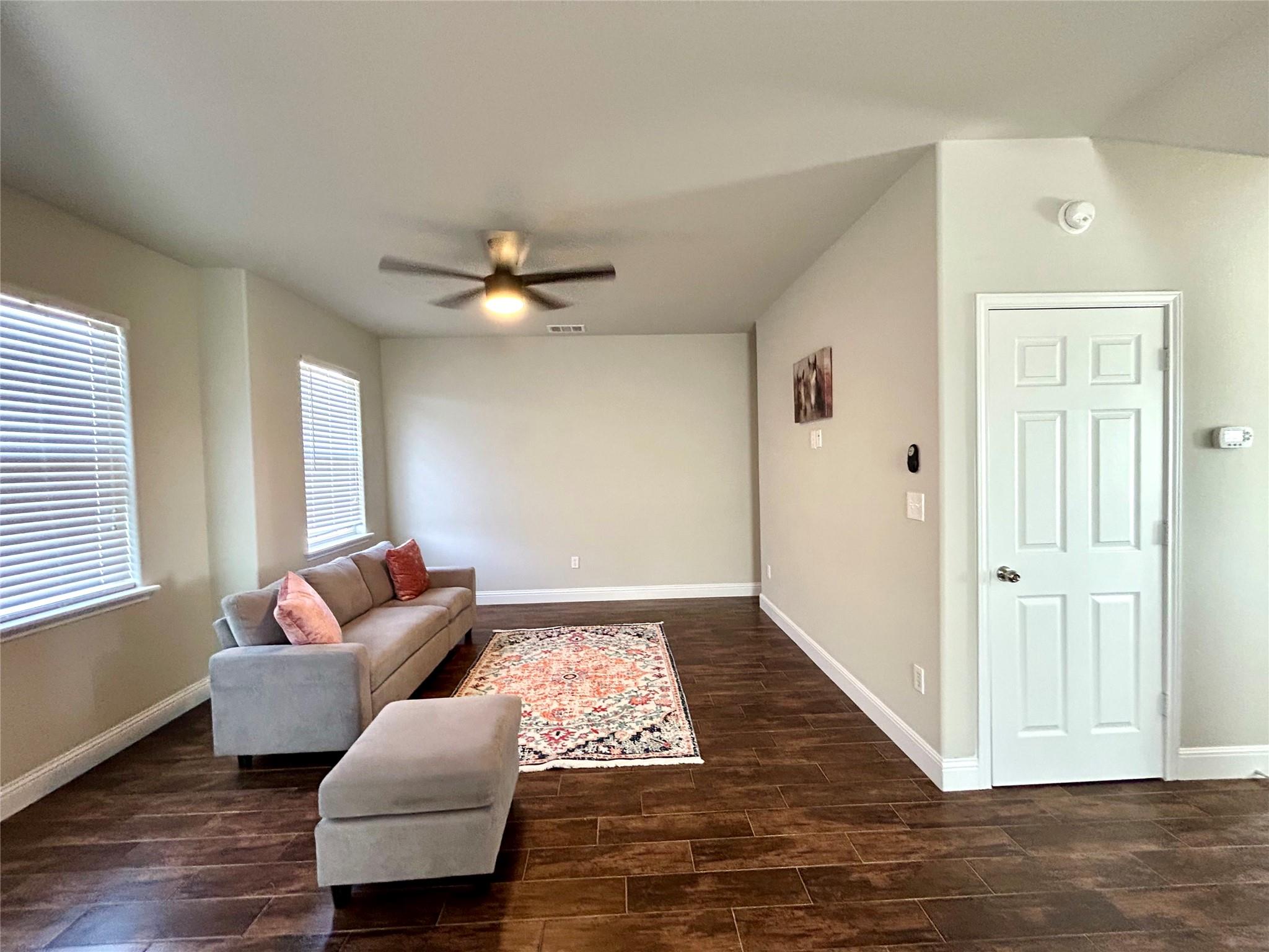 3805 E Us-290 Highway E, Paige, TX 78659