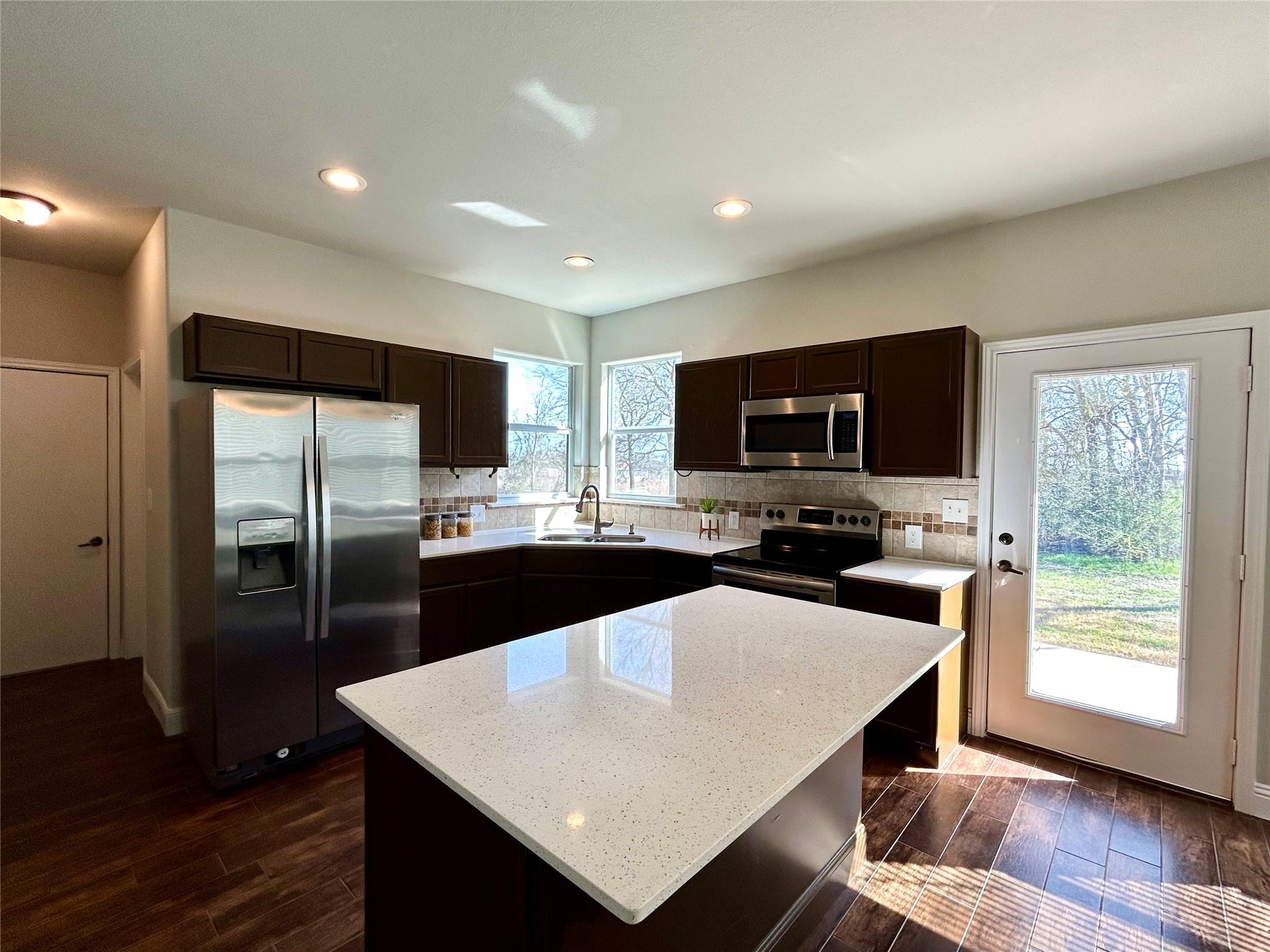 3805 E Us-290 Highway E, Paige, TX 78659