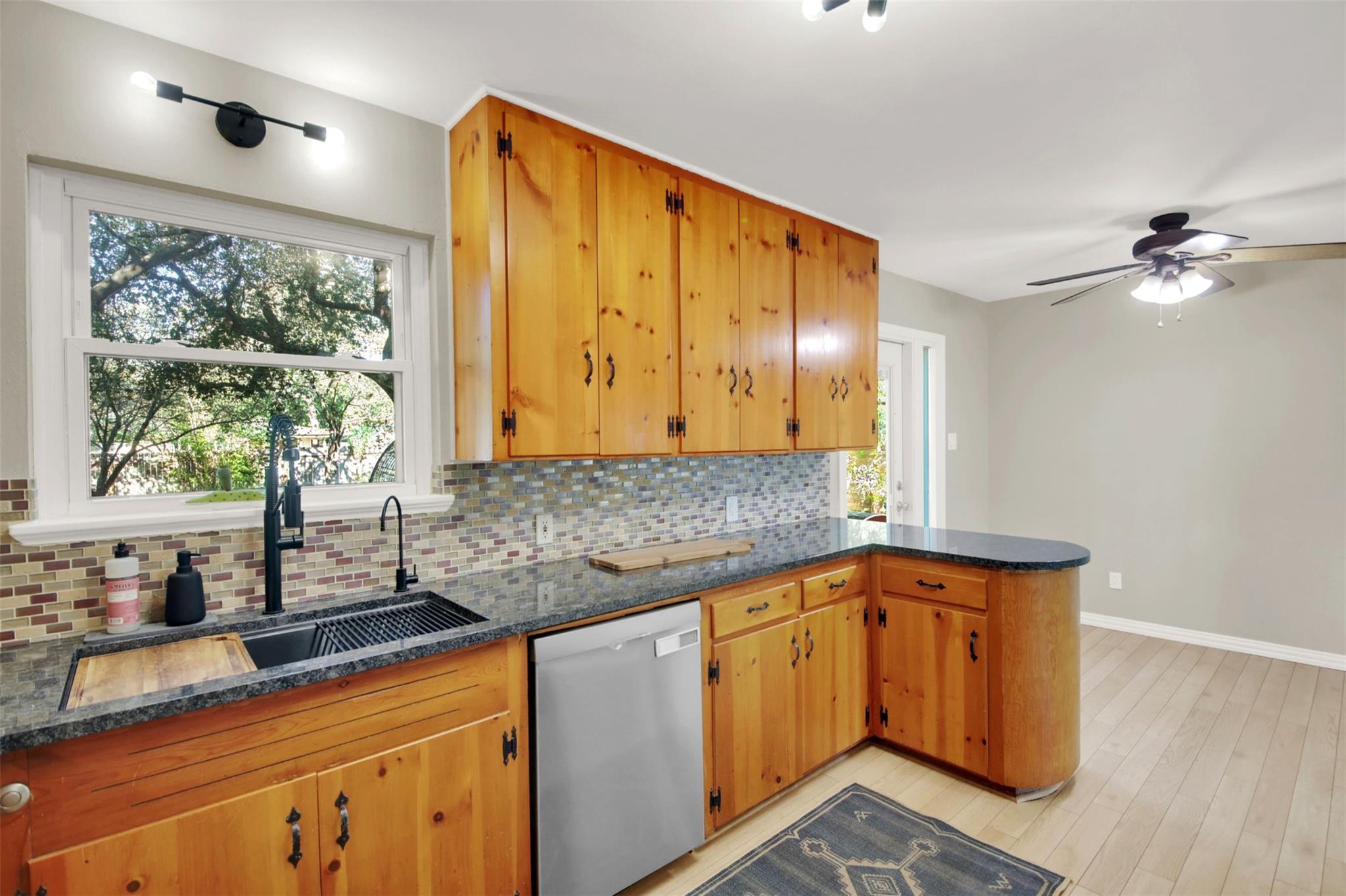 7610 Gault St, Austin, TX 78757