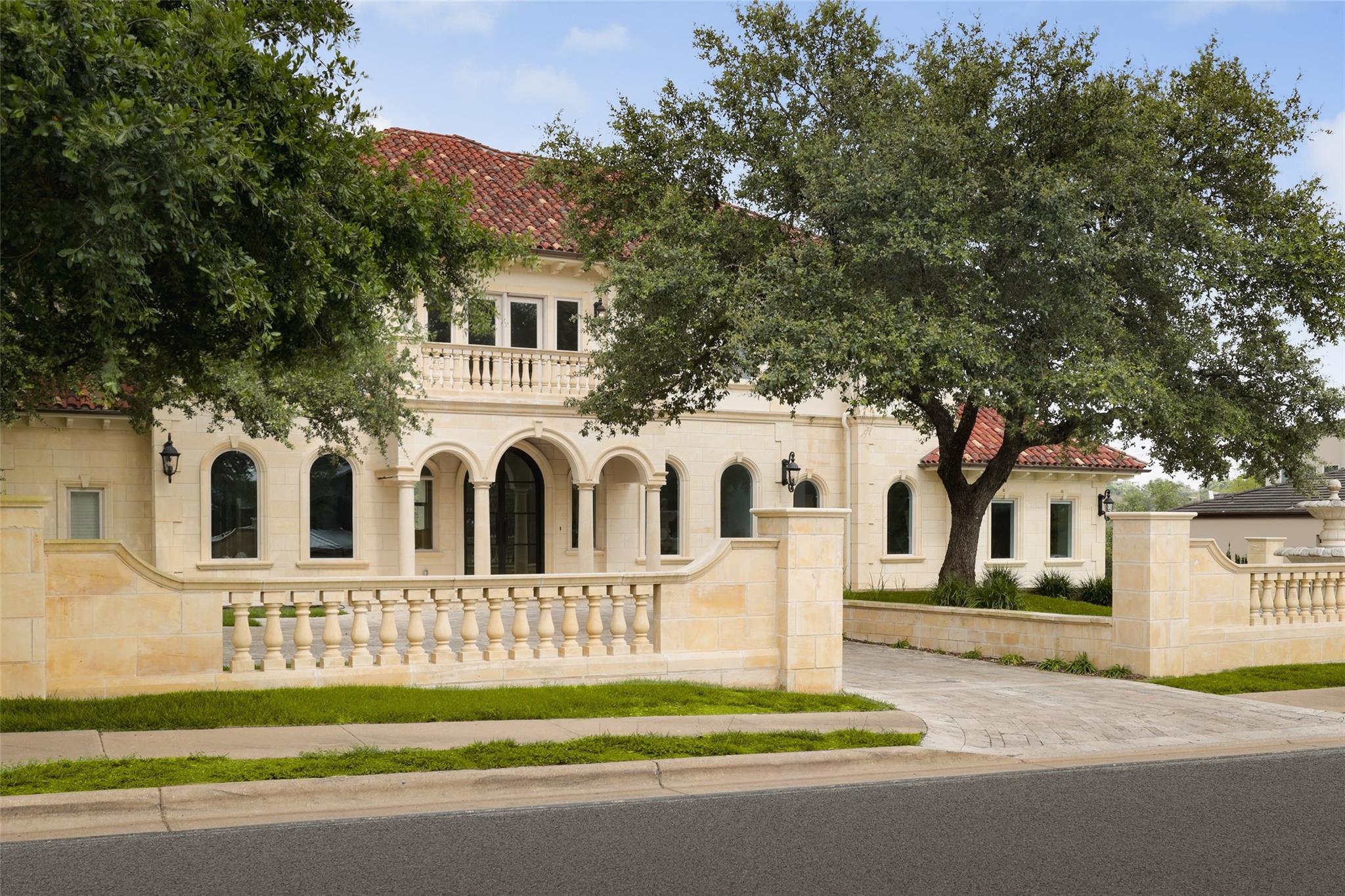 2005 FAR GALLANT Dr, Austin, TX 78746