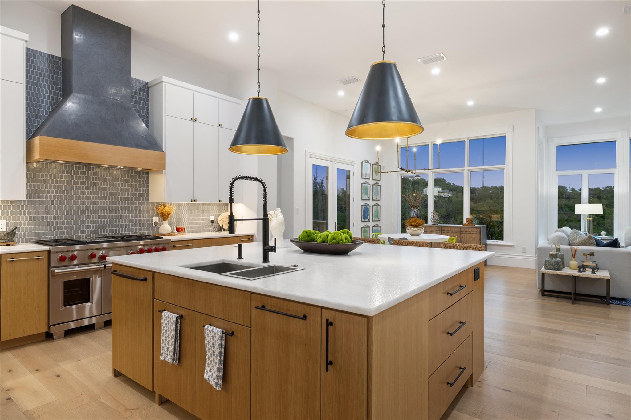 2005 FAR GALLANT Dr, Austin, TX 78746