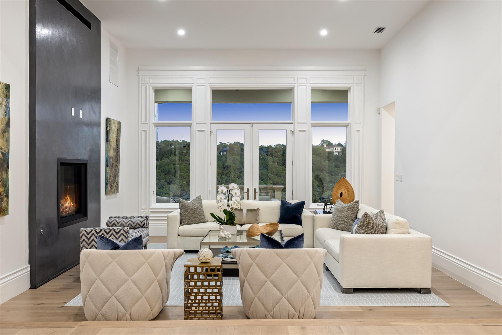 2005 FAR GALLANT Dr, Austin, TX 78746