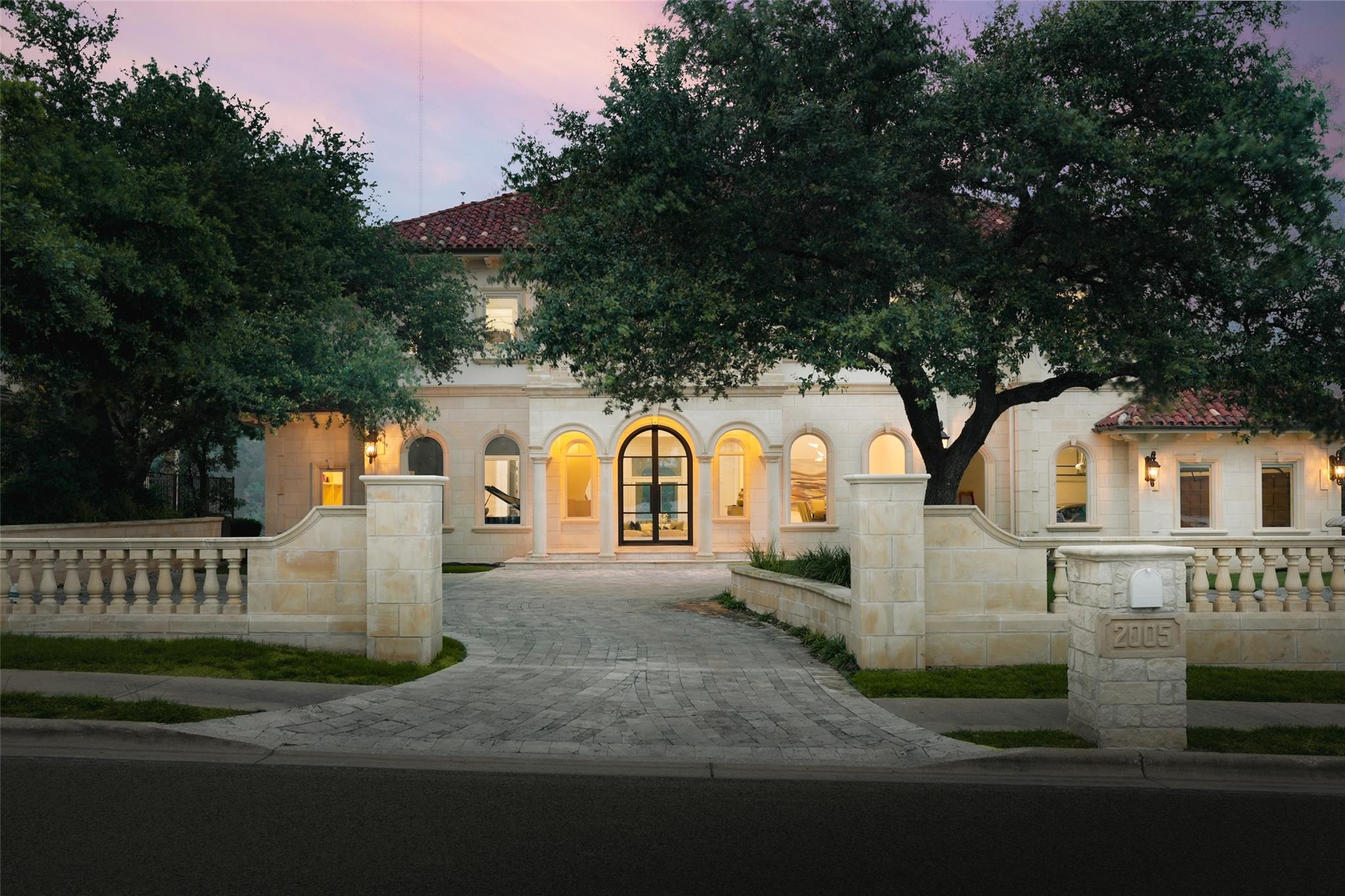 2005 FAR GALLANT Dr, Austin, TX 78746