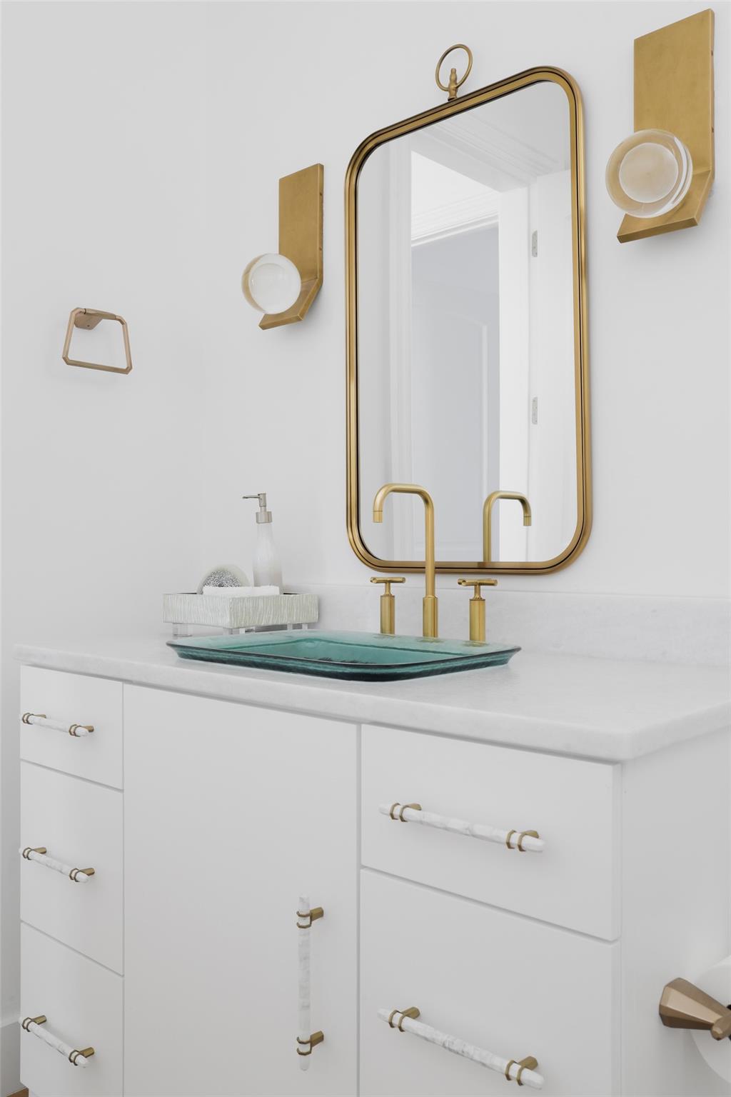 2005 FAR GALLANT Dr, Austin, TX 78746