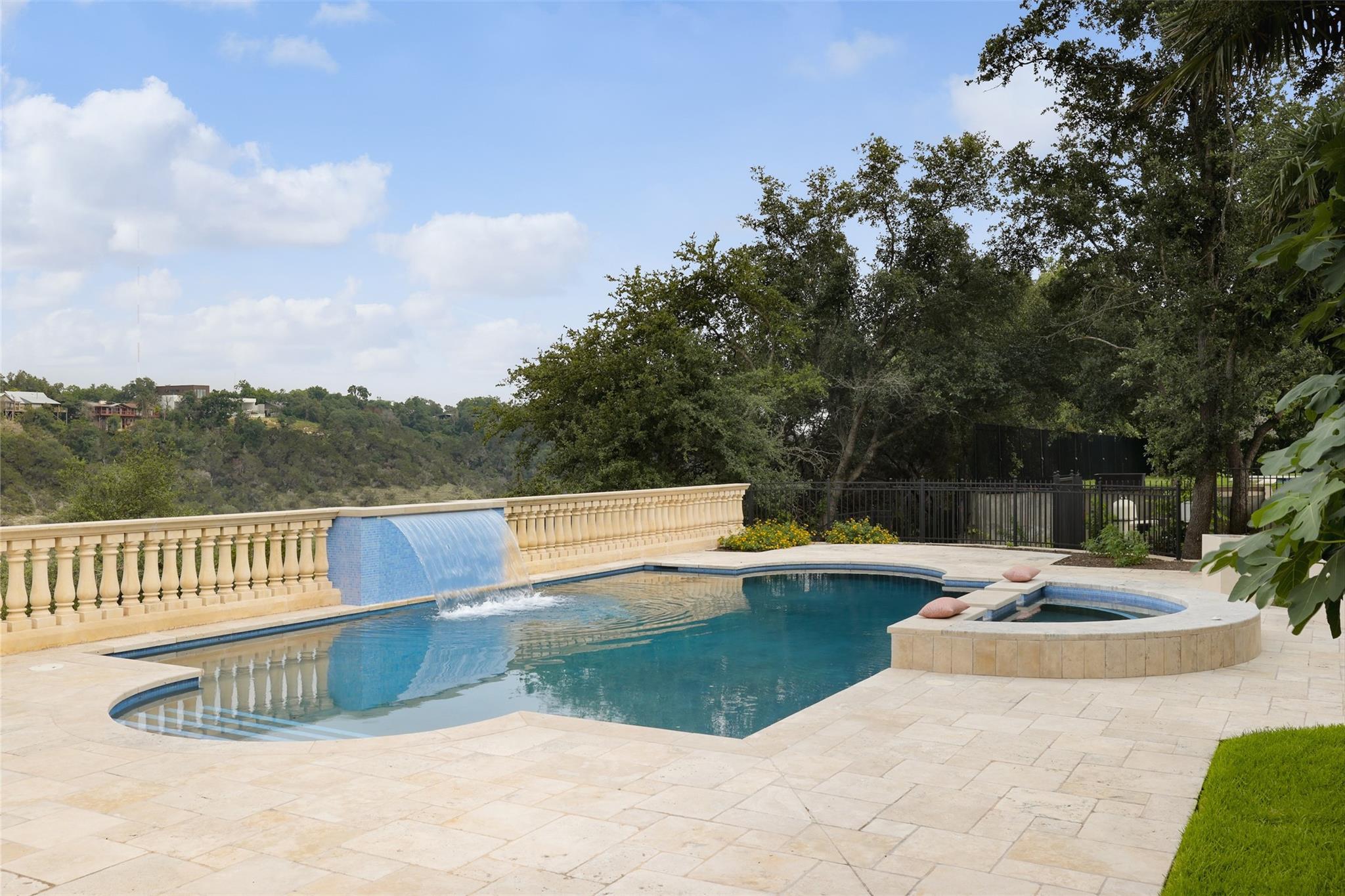2005 FAR GALLANT Dr, Austin, TX 78746