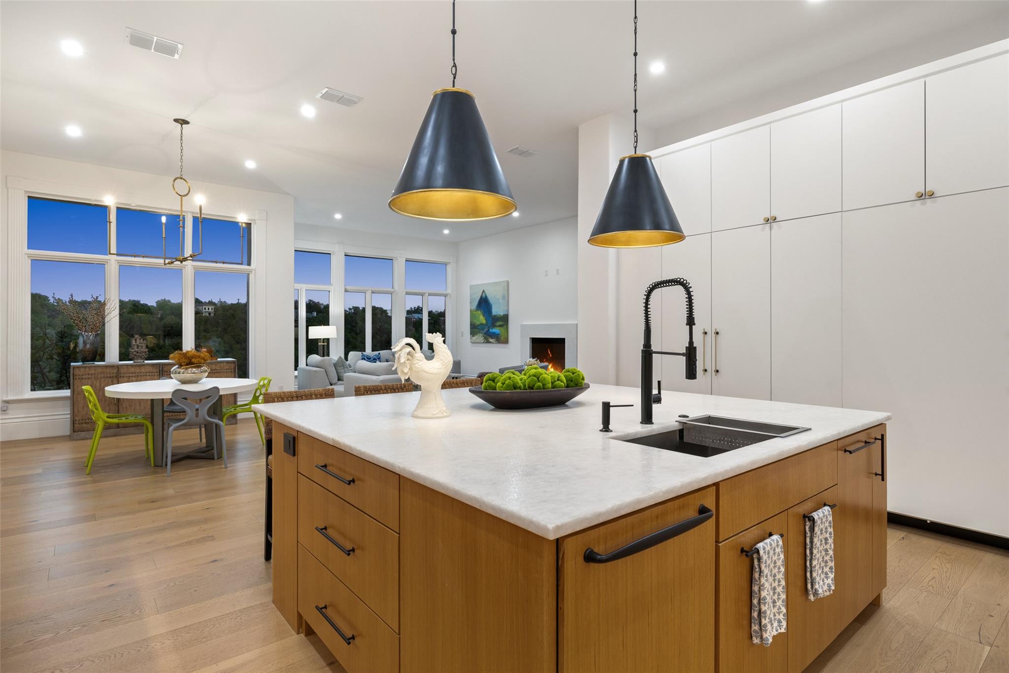 2005 FAR GALLANT Dr, Austin, TX 78746