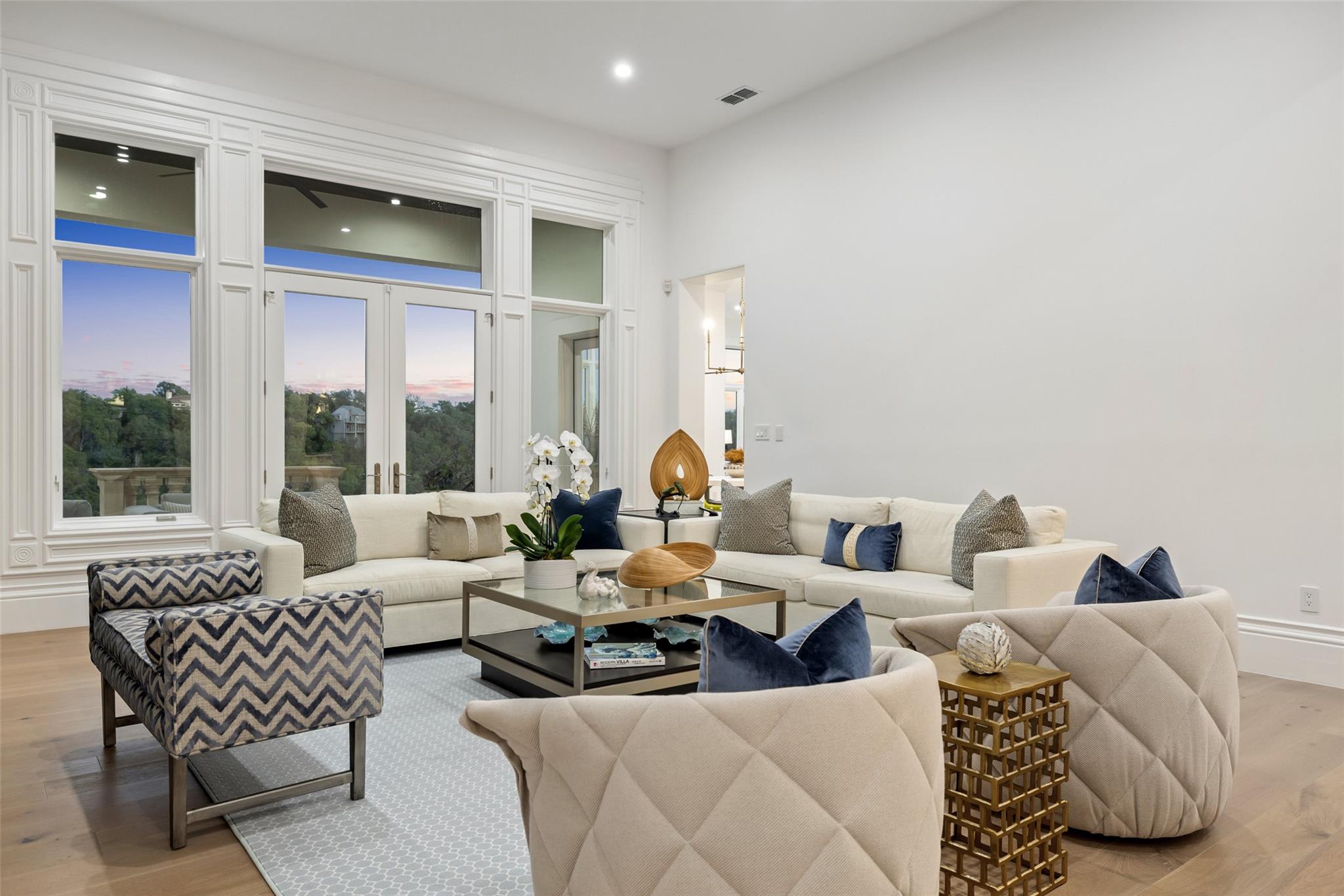 2005 FAR GALLANT Dr, Austin, TX 78746