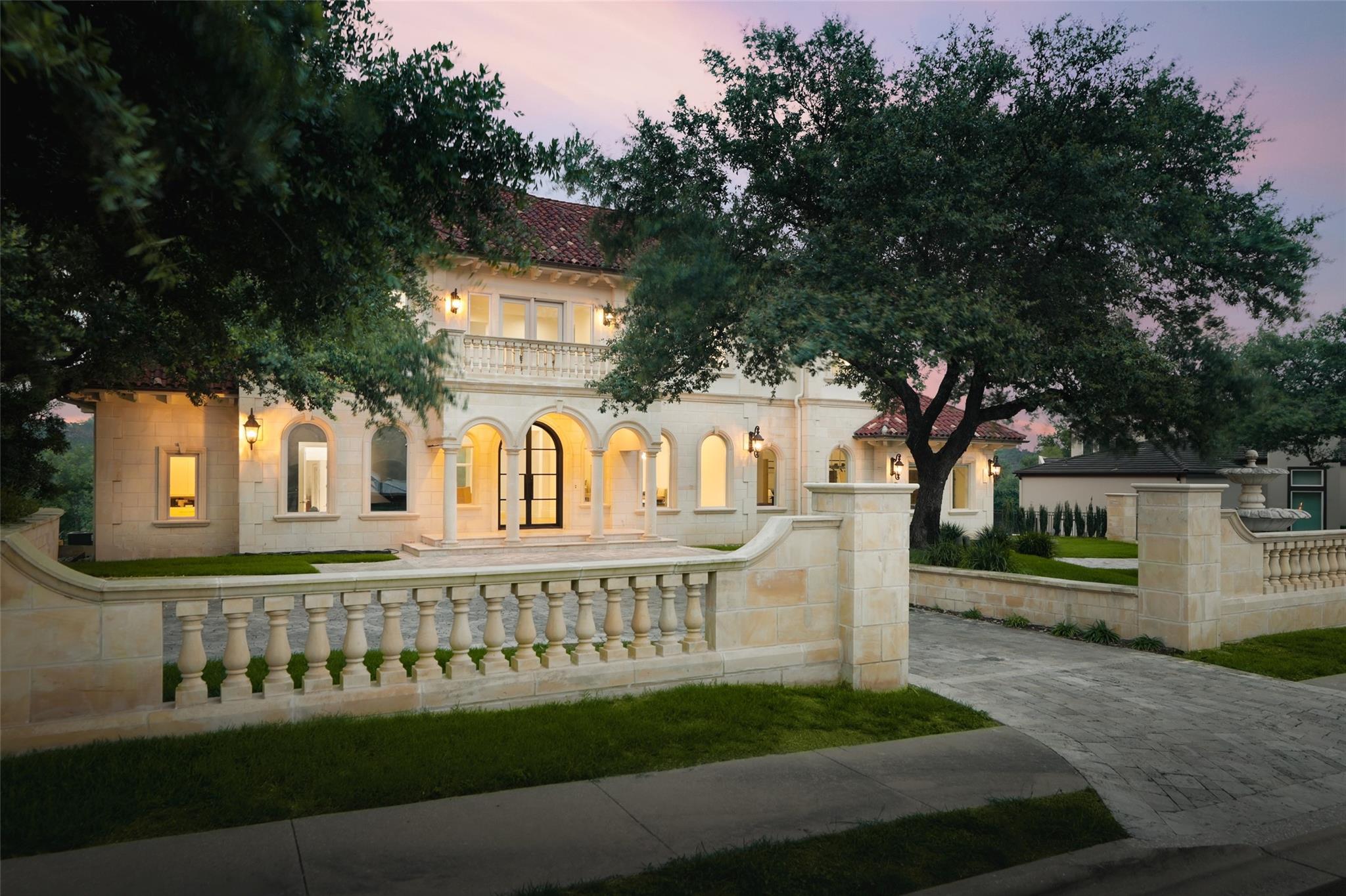 2005 FAR GALLANT Dr, Austin, TX 78746