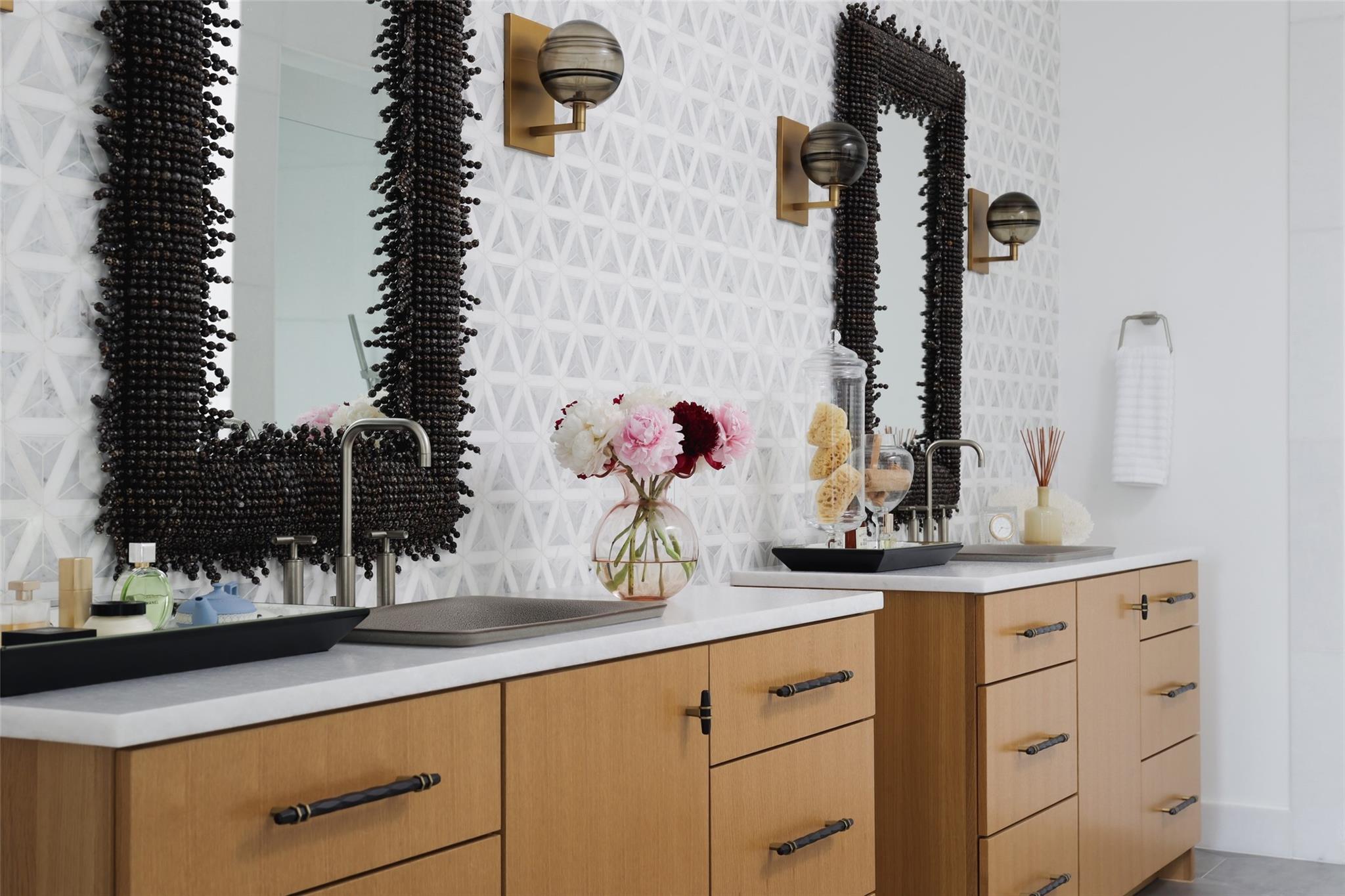 2005 FAR GALLANT Dr, Austin, TX 78746